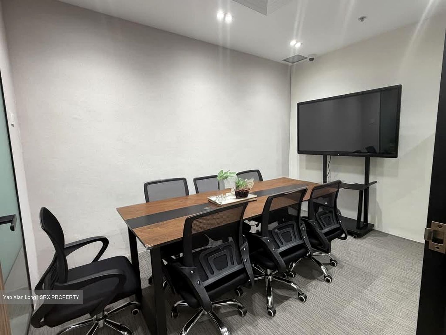 International Plaza (D2), Office #559907541